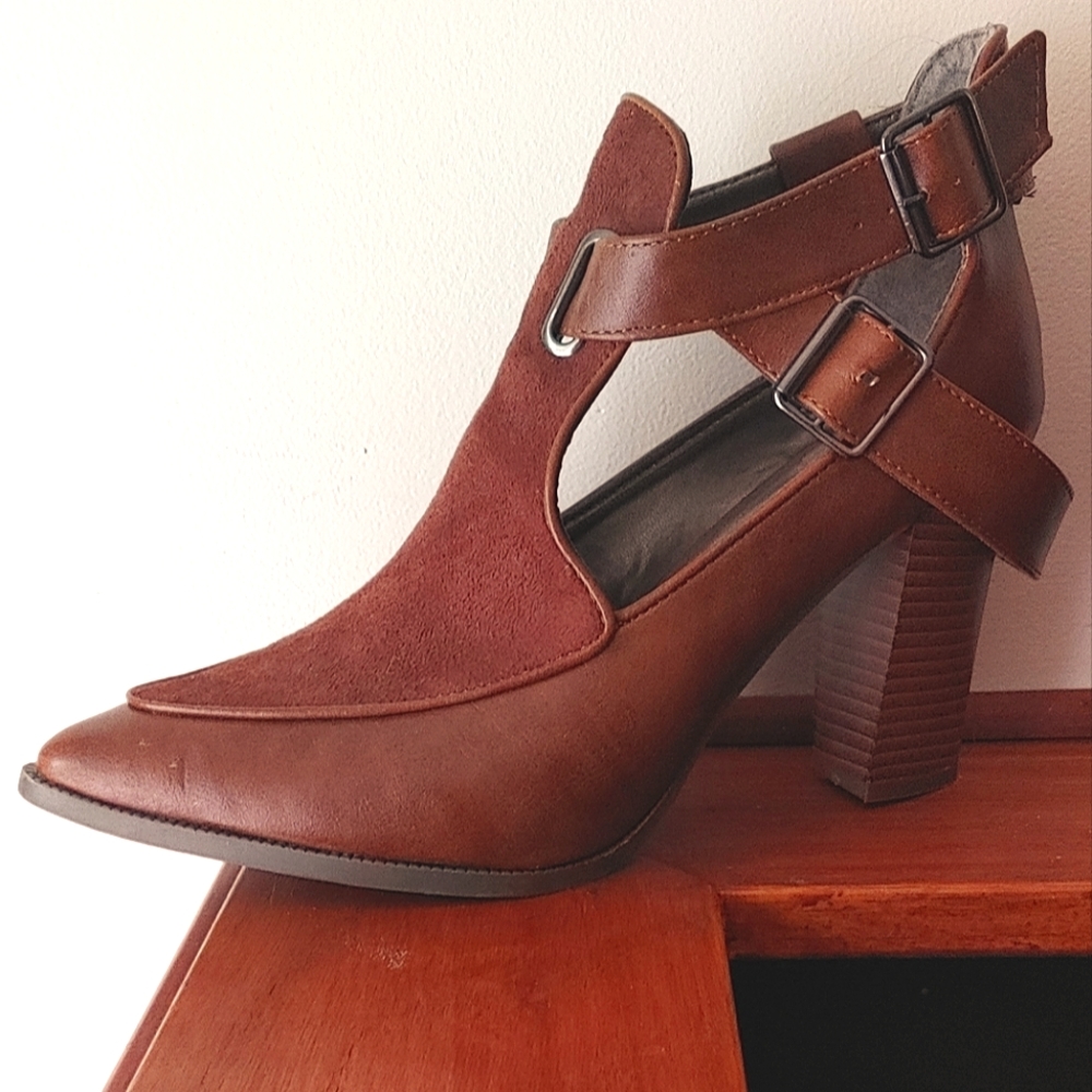 Cutout Buckle Stirrup Boots 10